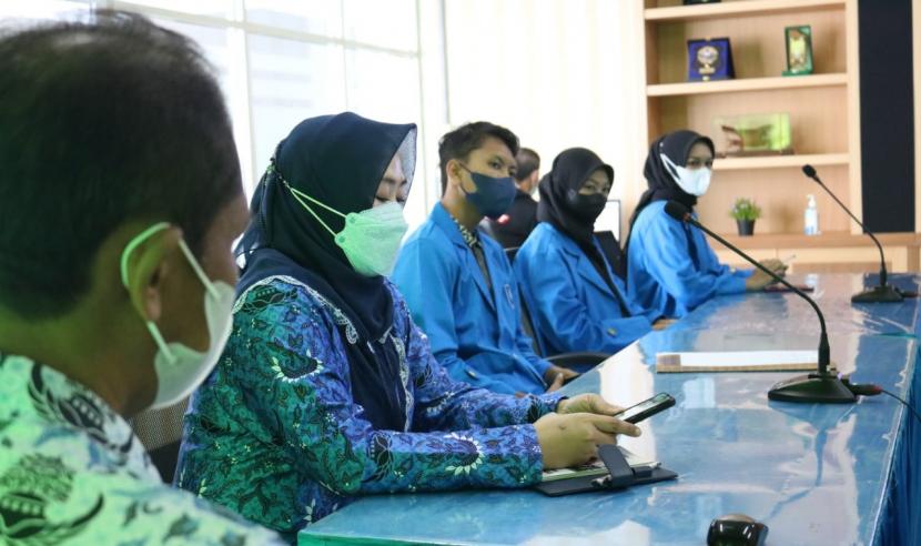 Mahasiswa Universitas BSI (Bina Sarana Informatika) kampus Pontianak ikuti koordinasi peran mahasiswa yang dibentuk dalam sebuah diskusi oleh Radio Republik Indonesia (RRI) Kalimantan Barat.