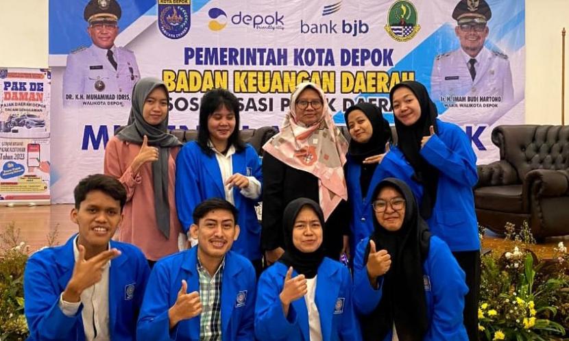 Mahasiswa Universitas BSI (Bina Sarana Informatika) mengikuti kegiatan sosialisasi pajak daerah dengan tajuk “Milenial Melek Pajak” .