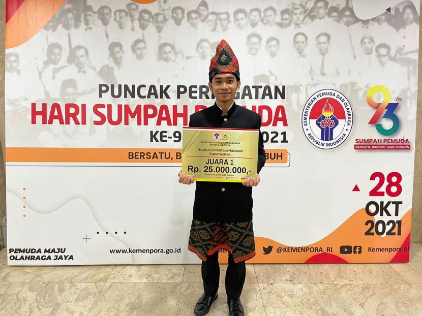 Mahasiswa Universitas Muhammadiyah Malang (UMM), Fadillah Ahmad Nur berhasil membawa pulang juara satu dalam ajang pemilihan pemuda pelopor tingkat nasional.