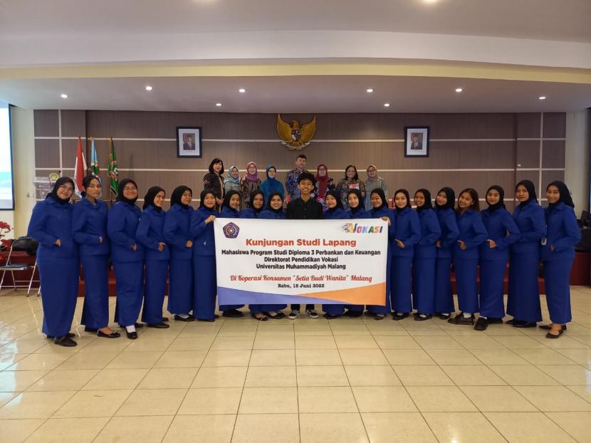 Mahasiswa Universitas Muhammadiyah Malang (UMM). mengajak generasi muda untuk aktif berkoperasi. Hal ini dilakukan melalui kampanye koperasi dengan tagar 