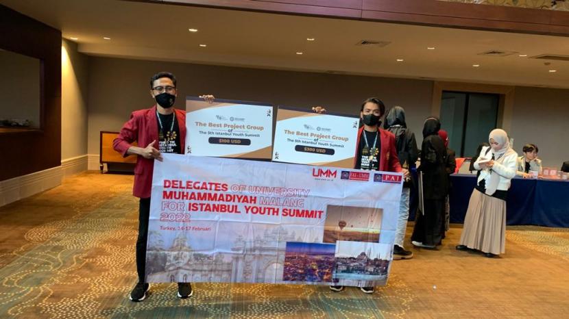 Mahasiswa Universitas Muhammadiyah Malang (UMM) meraih juara tiga The Best Project Grup Project setelah mempresentasikan projek perbaikan pendidikan melalui aplikasi pada Konferensi Internasional Istanbul Youth Summit 2022. 