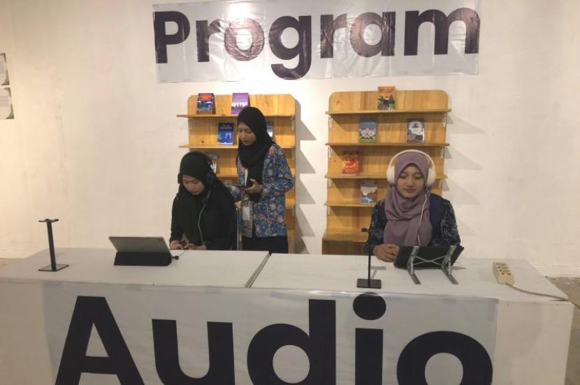 Mahasiswa Universitas Negeri Yogyakarta (UNY) memamerkan ratusan karya teknologi pembelajaran interaktif di Taman Budaya Yogyakarta (TBY) 5-7 Januari 2024.