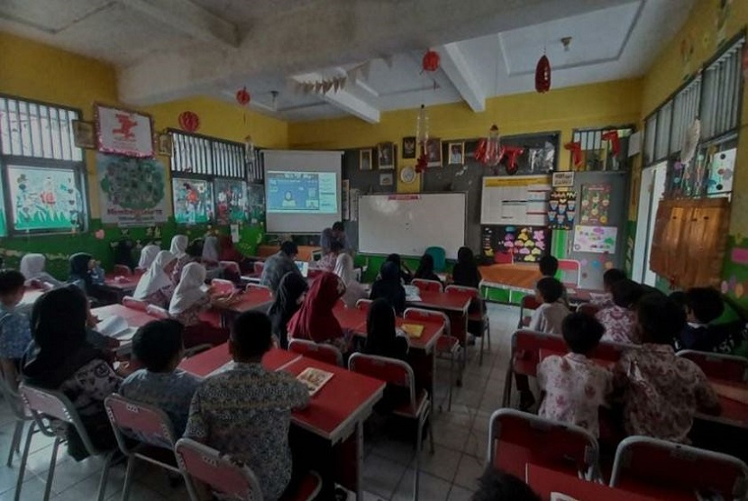 Mahasiswa Universitas Nusa Mandiri (UNM), sebagai Kampus Digital Bisnis, turut aktif mengikuti program Kampus Mengajar ini, dengan ditempatkan di SDN Mekarjaya 19, yang terletak di jalan Maliki II, Sukmajaya, Depok, Jawa Barat, sejak 20 Februari 2023 hingga 16 Juni 2023.