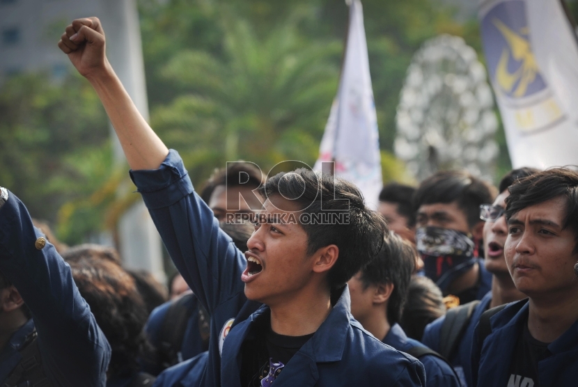 Mahasiswa yang tergabung dalam BEM Nusantara menggelar aksi unjuk rasa di depan Istana Negara. (Ilustrasi)