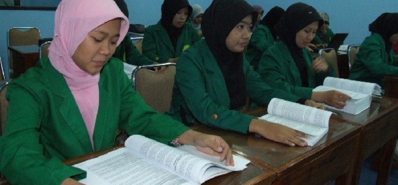 Mahasiswi Fakultas Agama Islam Universitas Muhammadiyah Jakarta