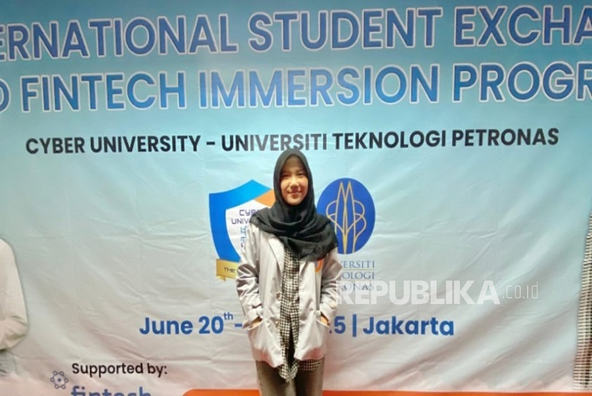 Mahasiswi Program Studi Sistem Informasi Cyber University, Reynata Azzahra, terpilih mengikuti program student exchange ke Universiti Teknologi Petronas (UTP) Malaysia