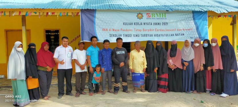 Mahasiswi STIT Hidayatullah Batam melaksanakan KKN di Pulau Mubud Darat.Kelurahan Karas, Kecamatan Galang Kota Batam, Kepulauan Riau.
