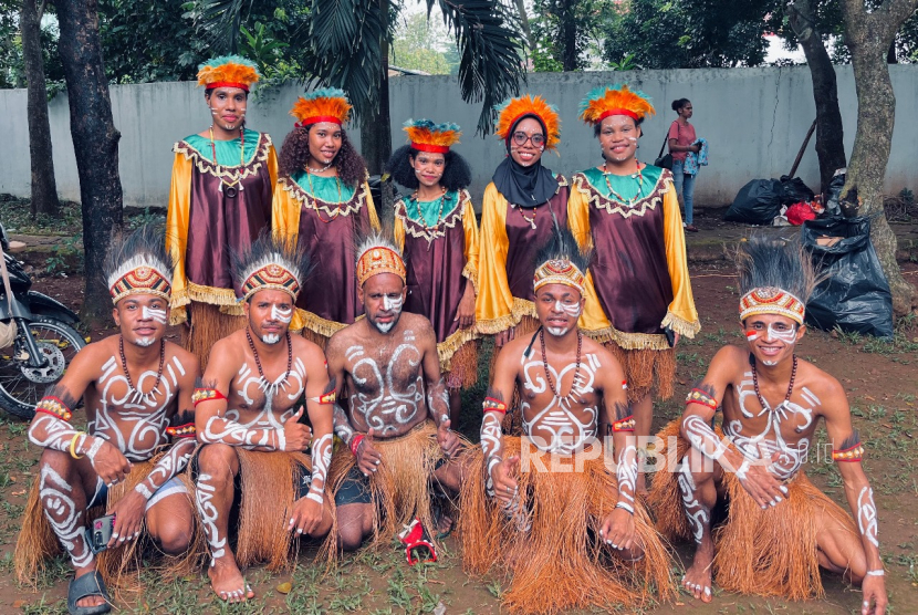 Mahasiswi Pariwisata UBSI turut serta dalam Festival Budaya Nusantara 2025.