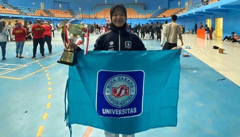 Mahasiswi Univeristas BSI, Uyo Masruroh, berhasil menorehkan medali emas, kategori kelas Kyurogi senior prestasi U-62kg pada ajang Kejuaraan Taekwondo – Piala Kemenpora RI (Spartan Taekwondo Championship 2023). 