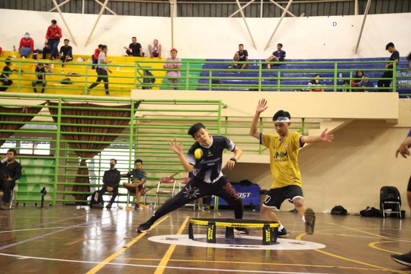 Mahasiwa Pendidikan Guru dan Sekolah Dasar (PGSD) Universitas Muhammadiyah Malang (UMM) berhasil memenangkan juara dua dalam kejuaraan roundnet nasional dalam gelaran Piala Gubernur Jawa Barat di Sport Jabar Arcamanik, Bandung. 