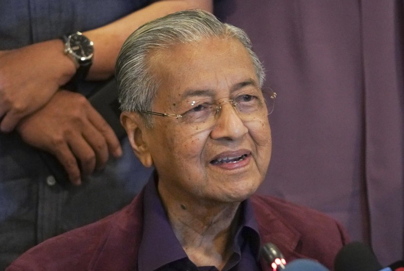 Mahathir Mohamad Mengundurkan Diri.