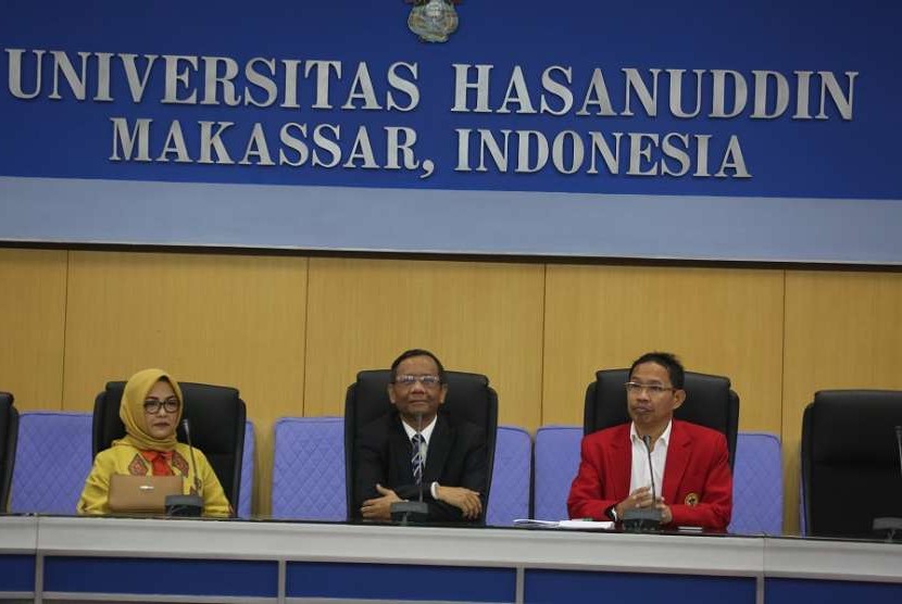Mahfud MD hadir memberikan kuliah umum di ruang senat gedung Rektorat Universitas Hasanuddin, Makassar, Kamis (20/9).