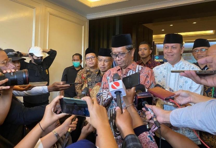 Menkopolhukam seusia membuka Tadarus Kebangsaan yang digelar Lembaga Persahabatan Ormas Islam (LPOI), di Jakarta, Sabtu (25/3/2023).