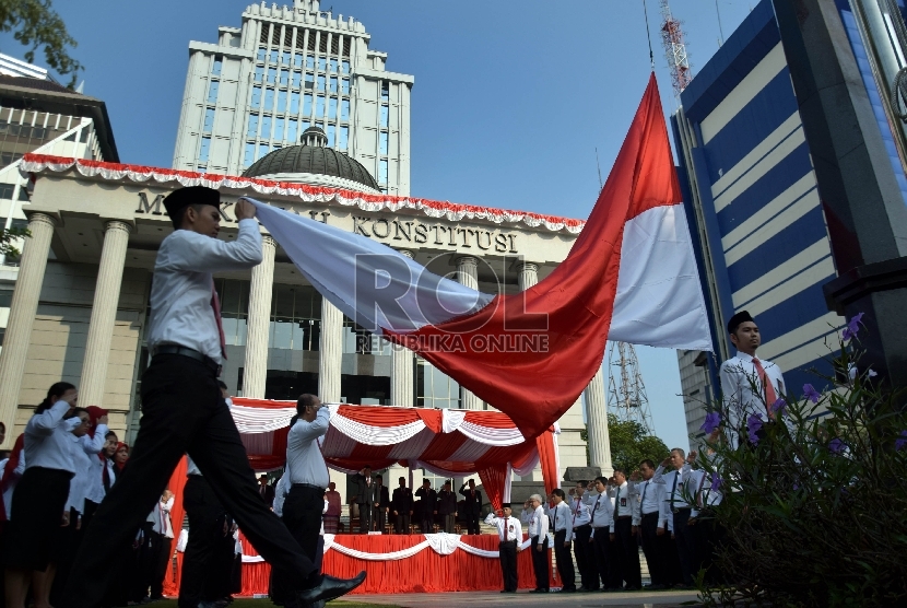 Mahkamah Konstitusi (MK) menggelar acara upacara peringatan Hari jadi MK ke-12 di Jakarta, Kamis (13/8).Republika/Rakhmawaty La'lang