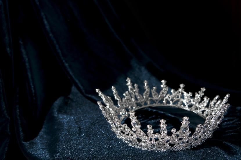 Mahkota peserta kontes kecantikan (ilustrasi). Menteri PPPA menduga semua kontestan Miss Universe mendapatkan perlakuan tidak pantas.