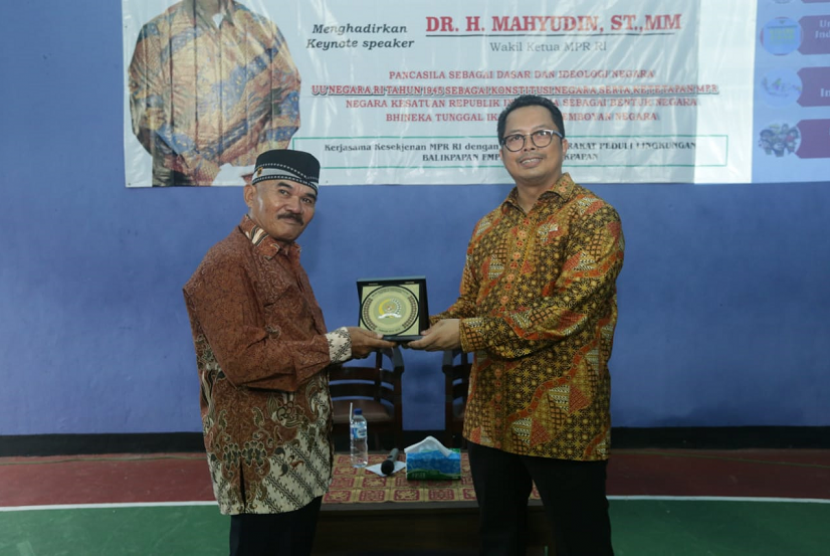 Mahyudin dalam pengantar Sosialisasi Empat Pilar MPR kepada warga kelurahan Muara Rapak, kota Balikpapan, Kalimantan Timur, Senin (3/12).