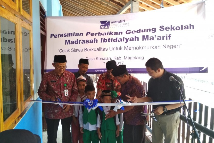 MAI Foundation meresmikan ruang kelas baru Madrasah Ibtidaiyah Al Ma'rif, Desa Kenalan, Kabupaten Magelang. 