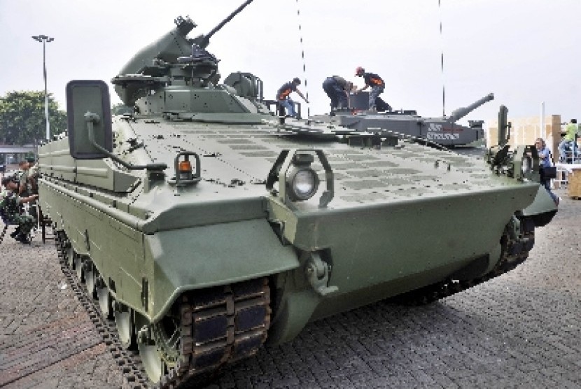 MBT Leopard yang dipamerkan di Indo Defence 2012 di Jakarta Internasional Expo, Kemayoran, Jakarta, Senin (5/11).