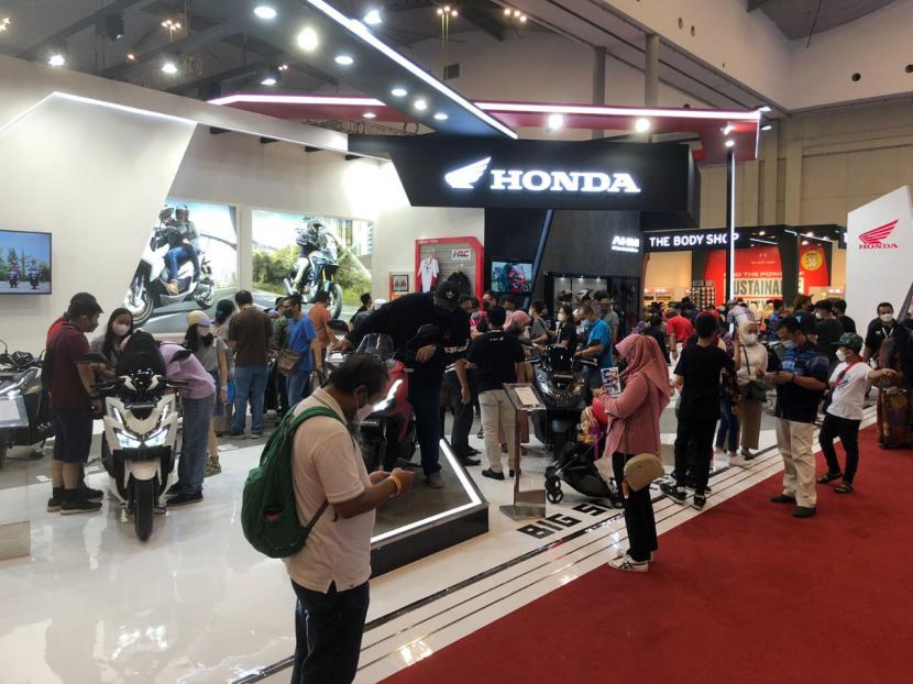 Main Dealer sepeda motor Honda Jakarta Tangerang, PT. Wahana Makmur Sejati (WMS) bukukan penjualan yang memuaskan. Ribuan unit beragam tipe berhasil dipasarkan sepanjang Gaikindo Indonesia International Auto Show (GIIAS) 2022. GIIAS 2023 akan hadir di Bandung pada 22-26 November 2023.