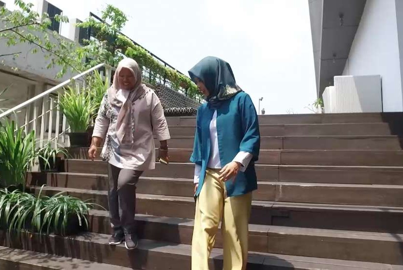 Maizidah Salas (kiri) bersama Jurnalis Republika, Yeyen Rostiyani (kanan) 