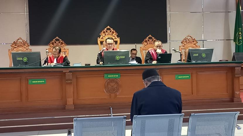 Majelis Hakim Pengadilan Tipikor Bandung menjatuhkan hukuman pidana terhadap Direktur Komersial PT Marktel Budi Santika selama 1 tahun dan 6 bulan serta denda Rp 100 juta subsider tiga bulan kurungan. Ia terbukti menyuap eks Sekretaris Dinas Perhubungan (Dishub) Kota Bandung Khairur Rijal sebesar Rp 1,3 miliar. 