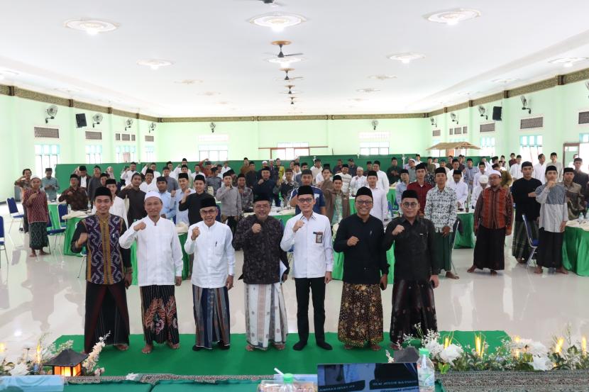 Majelis Masyayikh menyelenggarakan sosialisasi Undang-Undang No. 18 Tahun 2019 tentang Pesantren di Pondok Pesantren Nurul Qornain, Jember, Jawa Timur. 