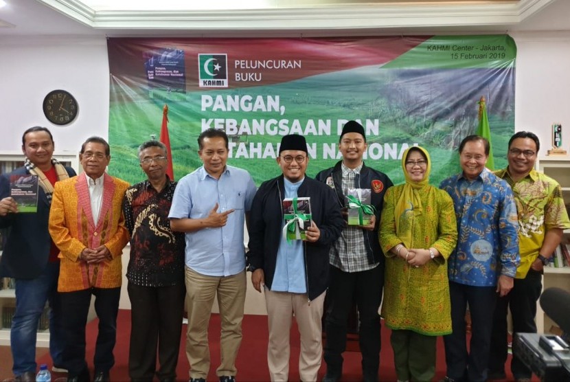 Majelis Nasional Korps Alumni Himpunan Mahasiswa Islam (MN KAHMI) meluncurkan buku berjudul 