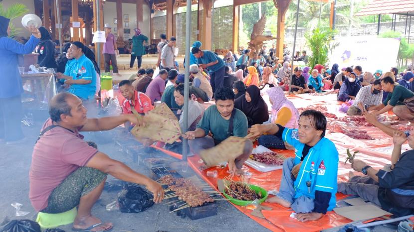 Majelis Pemberdayaan Masyarakat (MPM) PP Muhammadiyah menyelenggarakan kurban untuk merayakan Hari Raya Idul Adha 1444 Hijriyah di Farmhouse Kalijeruk, Ngemplak, Kabupaten Sleman, Kamis (29/6/2023).