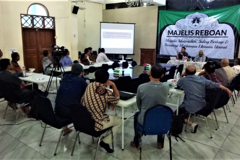 Majelis Reboan DPP Hidayatullah Jakarta  membahas masa depan perbankan syariah di era industri 4.0. 