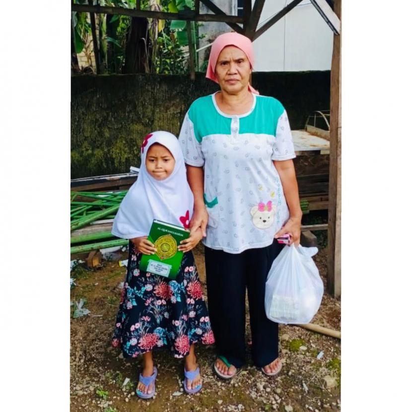 Majelis Taklim Al-Ikhlas Bosowa Bina Insani Bogor menggelar baksos yang ditujukan kepada anak-anak yatim dan dhuafa terdampak Corona.