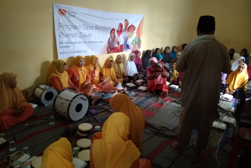 Forum Komunikasi Majelis Taklim (FKMT) DKI Jakarta berharap persyaratan untuk majelis taklim mendapat bantuan jangan dibuat terlalu sulit. 