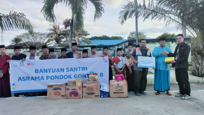 Majelis Taklim Ulul Albaab (MTUA) PT Rekayasa Industri (Rekind) bersama Rumah Zakat kembali menyalurkan paket Hygene ke Pondok Pesantren Gontor 8 Aceh.