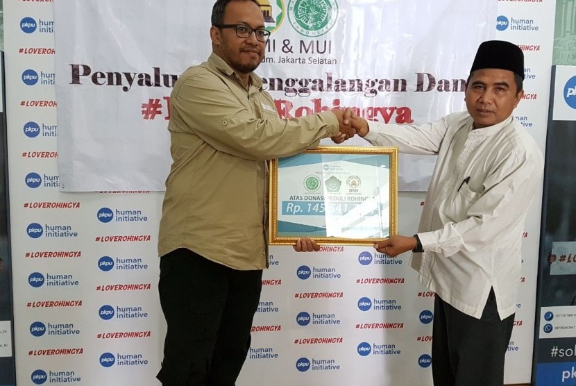 Majelis Ulama Indonesia (MUI), Dewan Masjid Indonesia (DMI) dan Forum Kuliah Subuh (FKS) Jakarta Selatan memberikan bantuan donasi untuk Rohingya kepada PKPU Human initiative.