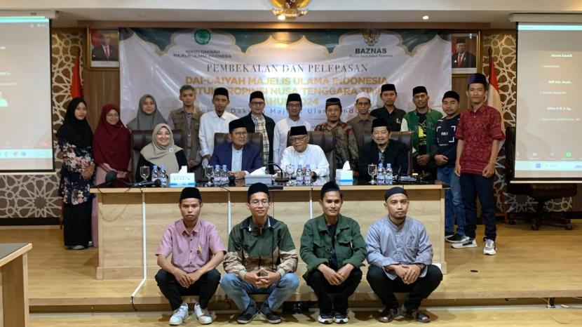 Majelis Ulama Indonesia (MUI) mengirimkan 20 dai-daiyah ke Nusa Tenggara Timur (NTT)