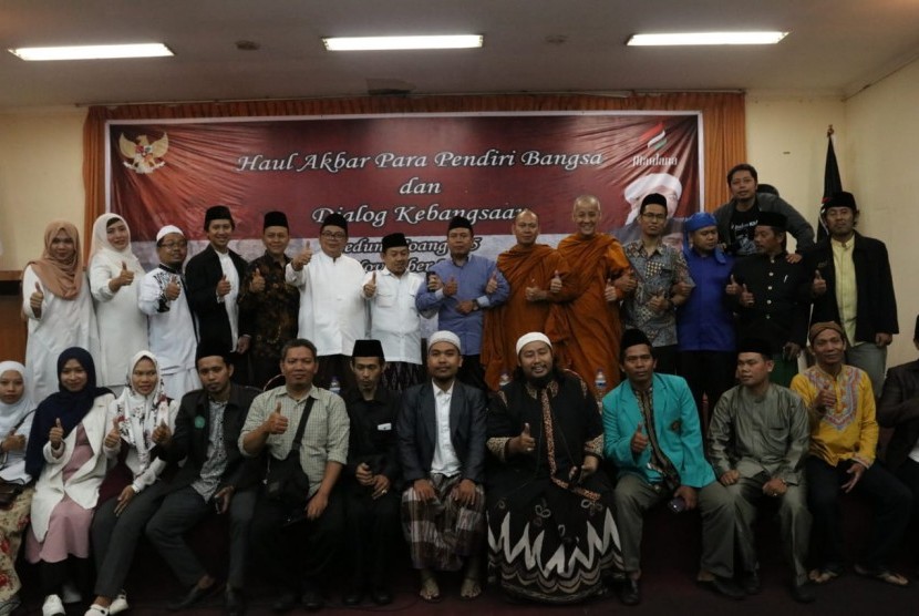 Majelis Ulama & Umara Nusantara (MAULANA) gelar Haul untuk Para Pendiri Bangsa dan Dialog Kebangsaan di Gedung Joang 45, Jakarta, Jumat (09/11) malam. 