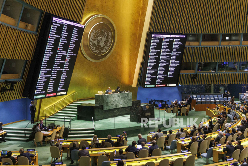 Majelis Umum PBB melakukan pemungutan suara atas upaya Palestina untuk menjadi anggota penuh PBB, yang akhirnya disahkan, di Markas Besar PBB di New York, New York, AS, Jumat (10/5/2024).