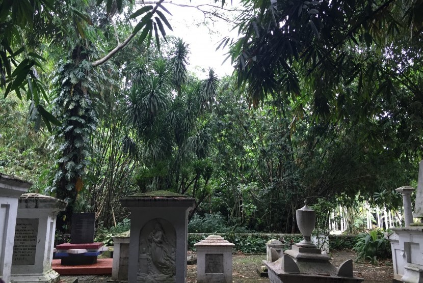 Makam Belanda di Kebun Raya Bogor