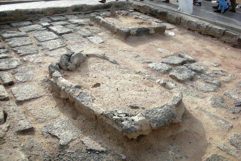 Wibawa Imam Malik di Hadapan Khalifah Harun Ar-Rasyid. Foto: Makam Imam Malik di Madinah.