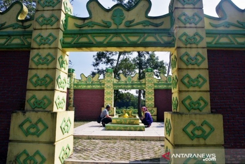 Makam Putri Kacang Riau