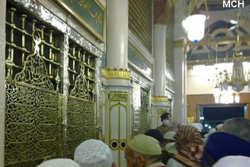 Rasulullah SAW membisikkan dua hal sebelum wafat ke Fatimah. Makam Rasulullah di Masjid Nabawi - Madinah Al-Munawarah