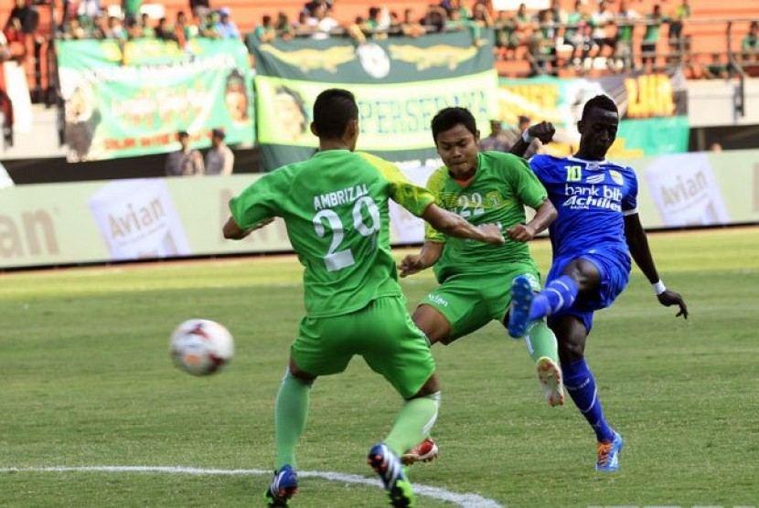 Makan Konate (kanan)