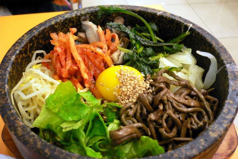 Makanan Korea bibimbap. Kehadiran katering prasmanan Korea halal pertama di Singapura disambut baik oleh beragam kalangan.