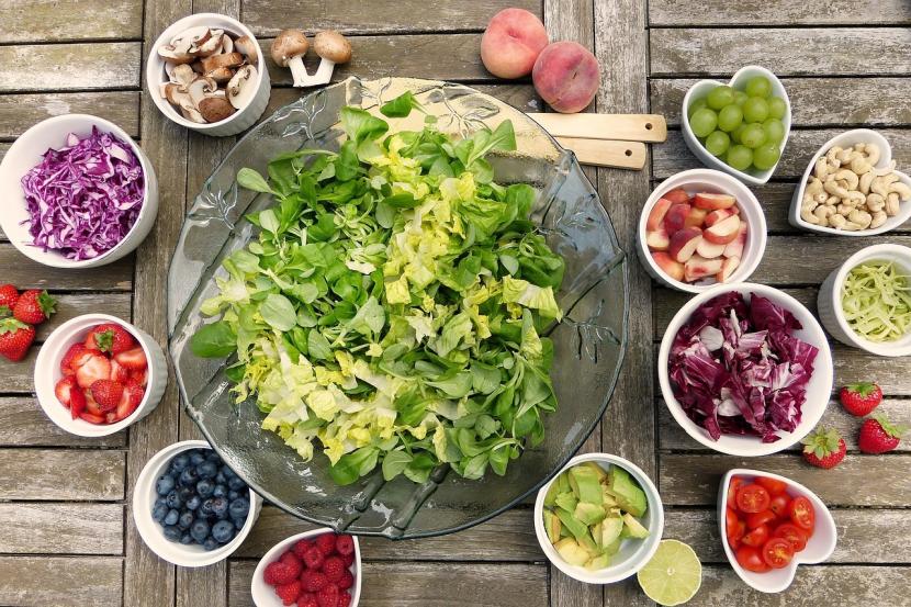 Pola makan nabati menganjurkan lebih banyak konsumsi sayur, buah, dan biji-bijian.