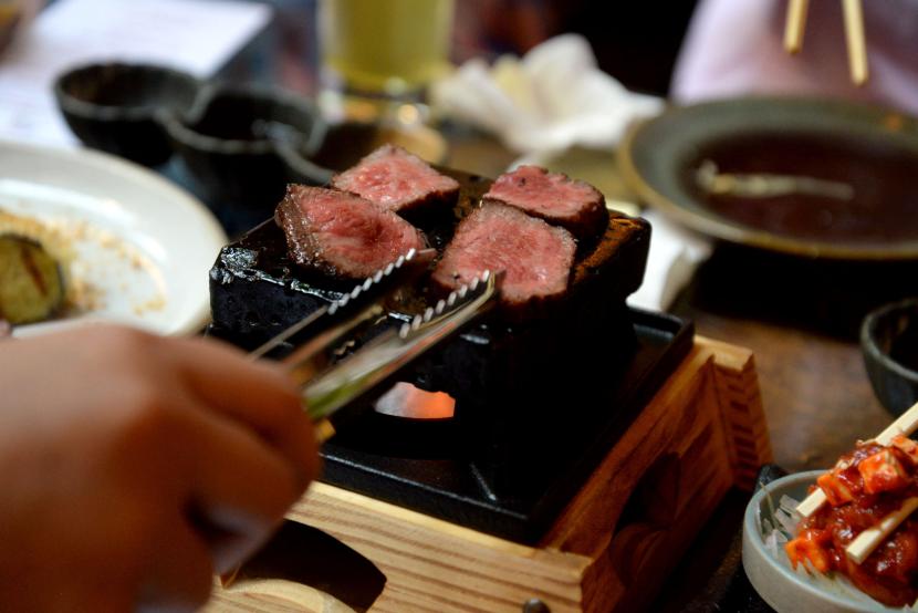 Okuzono Japanese Dining mengenalkan menu baru Japan A5 Wagyu Ichibo Yogan Yaki.