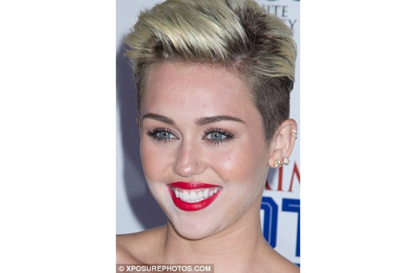 Make-up gagal Miley Cyrus