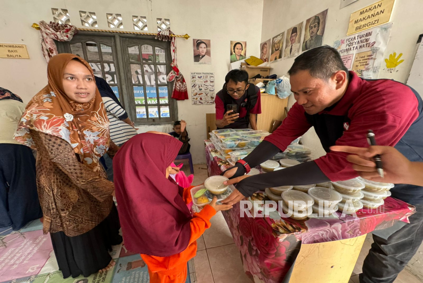 Melalui AGP, Makmur Elok Graha Gelar Program Makan Bergizi Gratis di Posyandu Sijantung