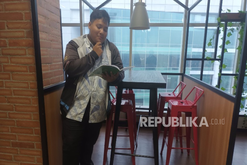 Malahin Wahyu Zayyan Putra, mahasiswa Program Studi Teknologi Informasi di Cyber University.