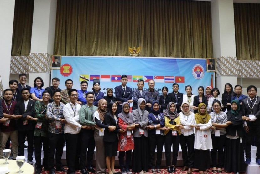 Malam pembukaan ASEAN Youth Interfaith Camp (AYIC) 2019, pada Senin (8/7). Tahun ini AYIC digelar secara daring. Ilustrasi.