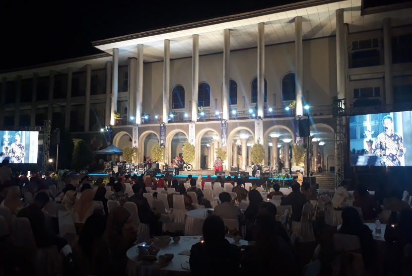 Malam penganugerahan Insan UGM Berprestasi 2019 di Balairung Universitas Gadjah Mada (UGM). 