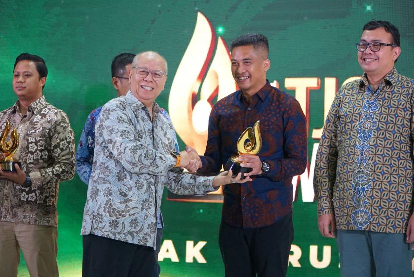 Malam penghargaan penghargaan Gold pada ajang TJSL & CSR Awards 2024.